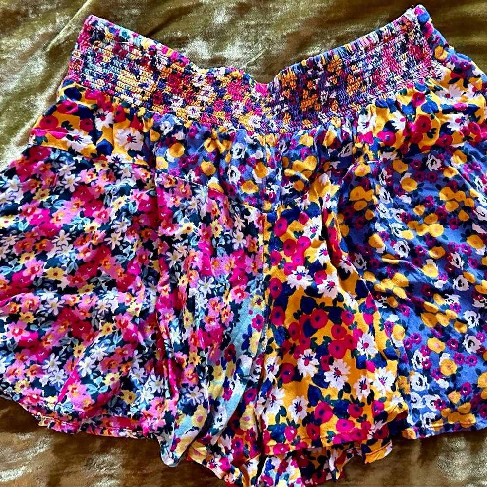 Shorts - Picture 3 of 4